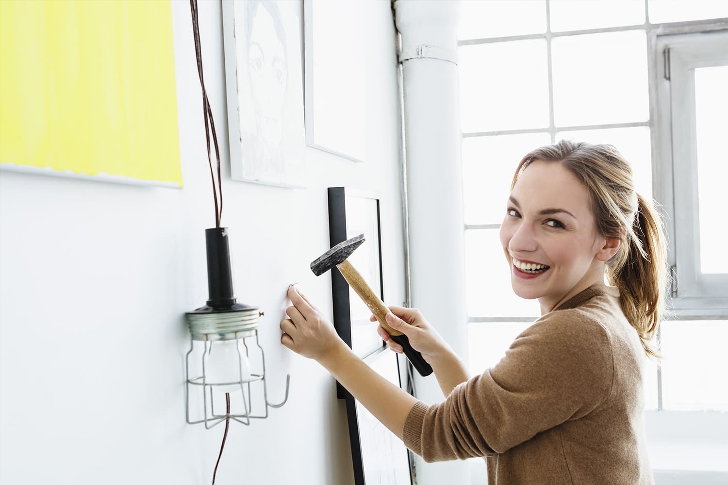 fixation des cadres au mur