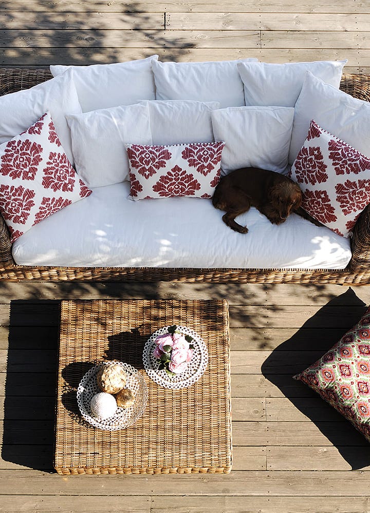 terrasse en bois avec salon de jardin